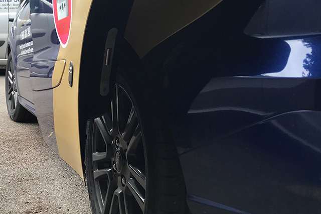 Ford Courier 2014 Deadlock