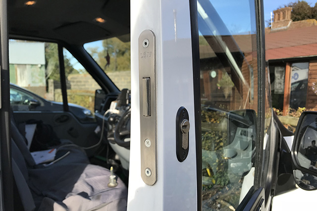Ford Connect 2002 - 14 Deadlock