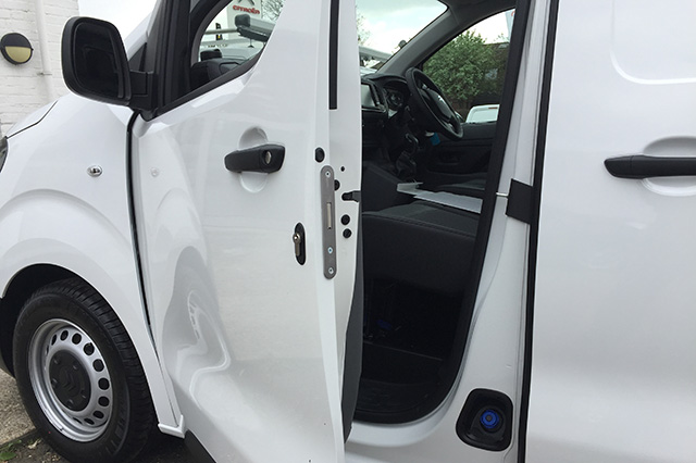 Peugeot Expert 2016 Deadlock