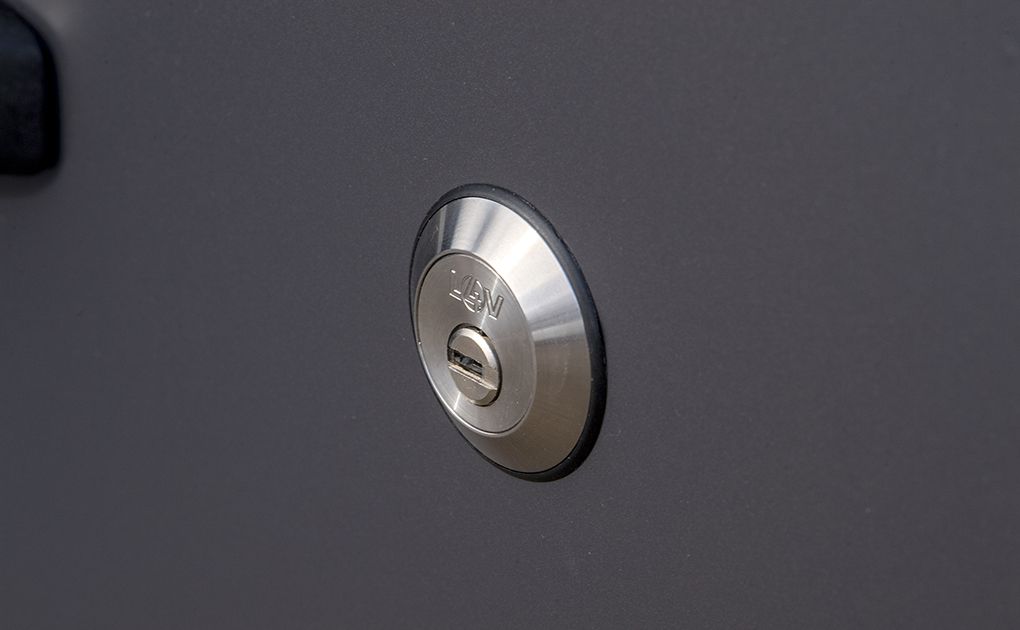 L4V Slamlock close up